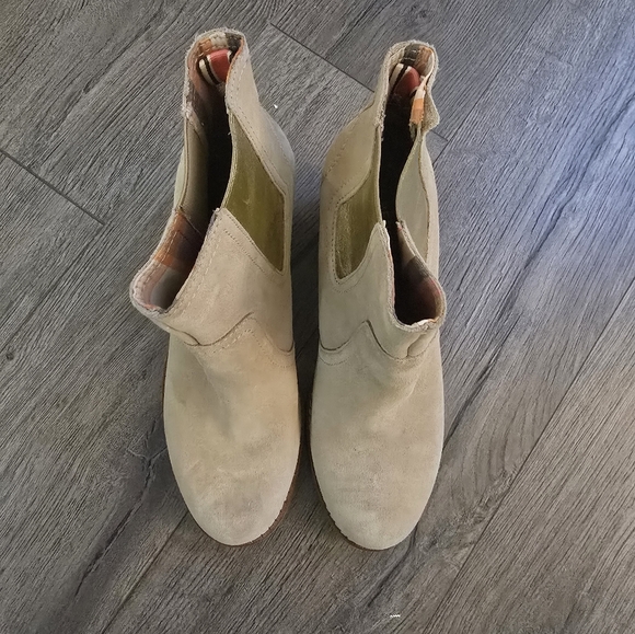 Sperry Marlow Tan Suede Gold Metallic Booties Ladies Size 6.5 - Picture 3 of 9